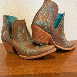 Ariat Dixon, ladies 9 -Brown Ankle Boots with Turquoise Stitching